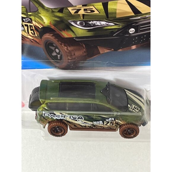 Hot Wheels Chrysler Pacifica Mud Studs Off Road Diecast 1 64 - Picture 5 of 8
